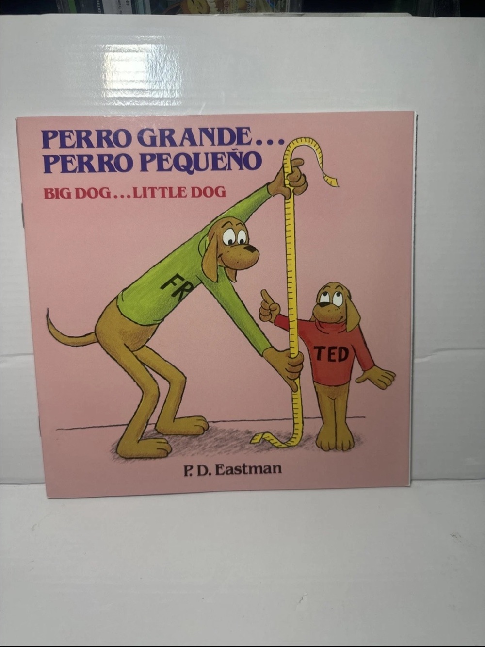 "Perro Grande...Perro Pequeño / Big Dog...Little Dog" - Pink Kids Book